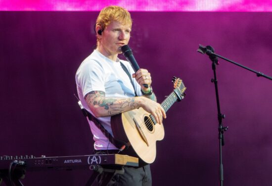Ed Sheeran pokazao trbušnjake