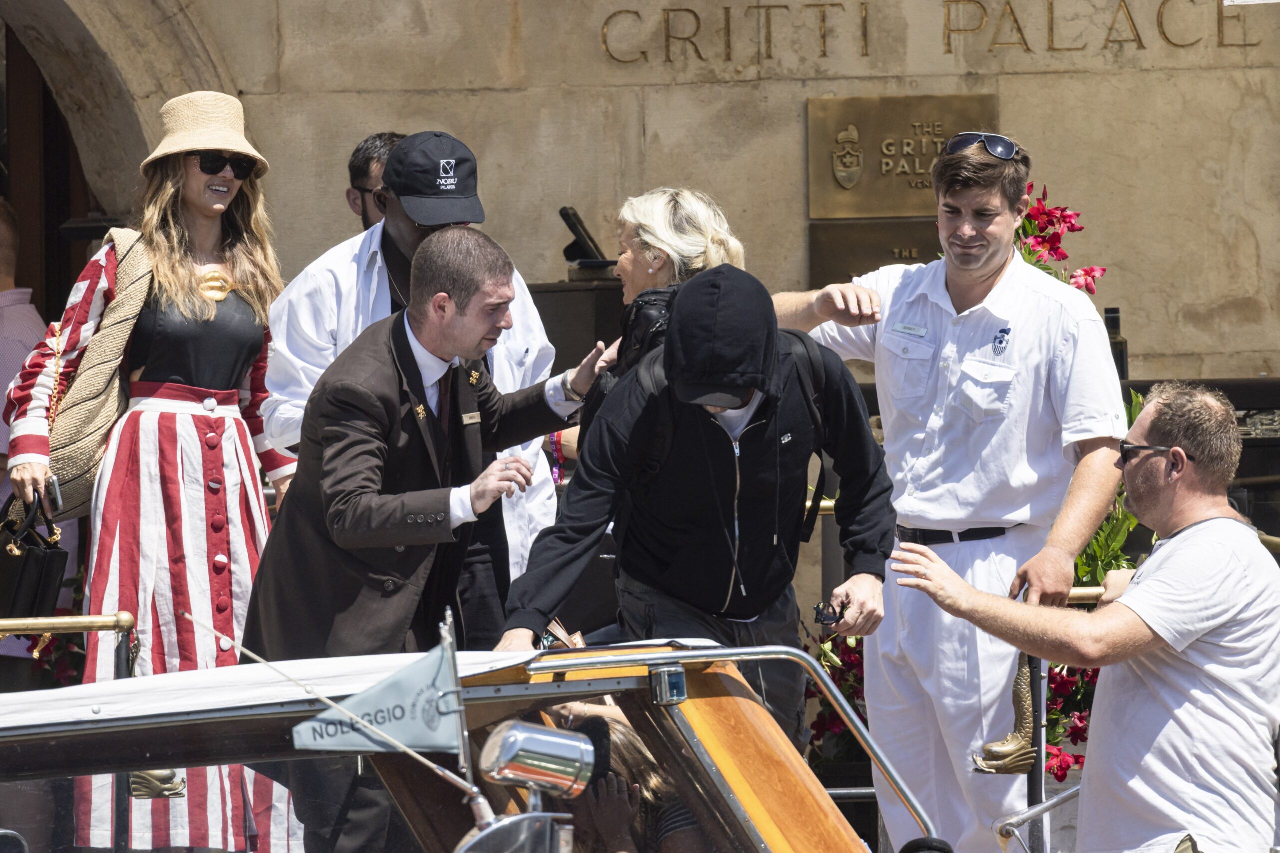 Leonardo DiCaprio otkrio zašto skriva lice u javnosti Hello magazin Croatia Hrvatska