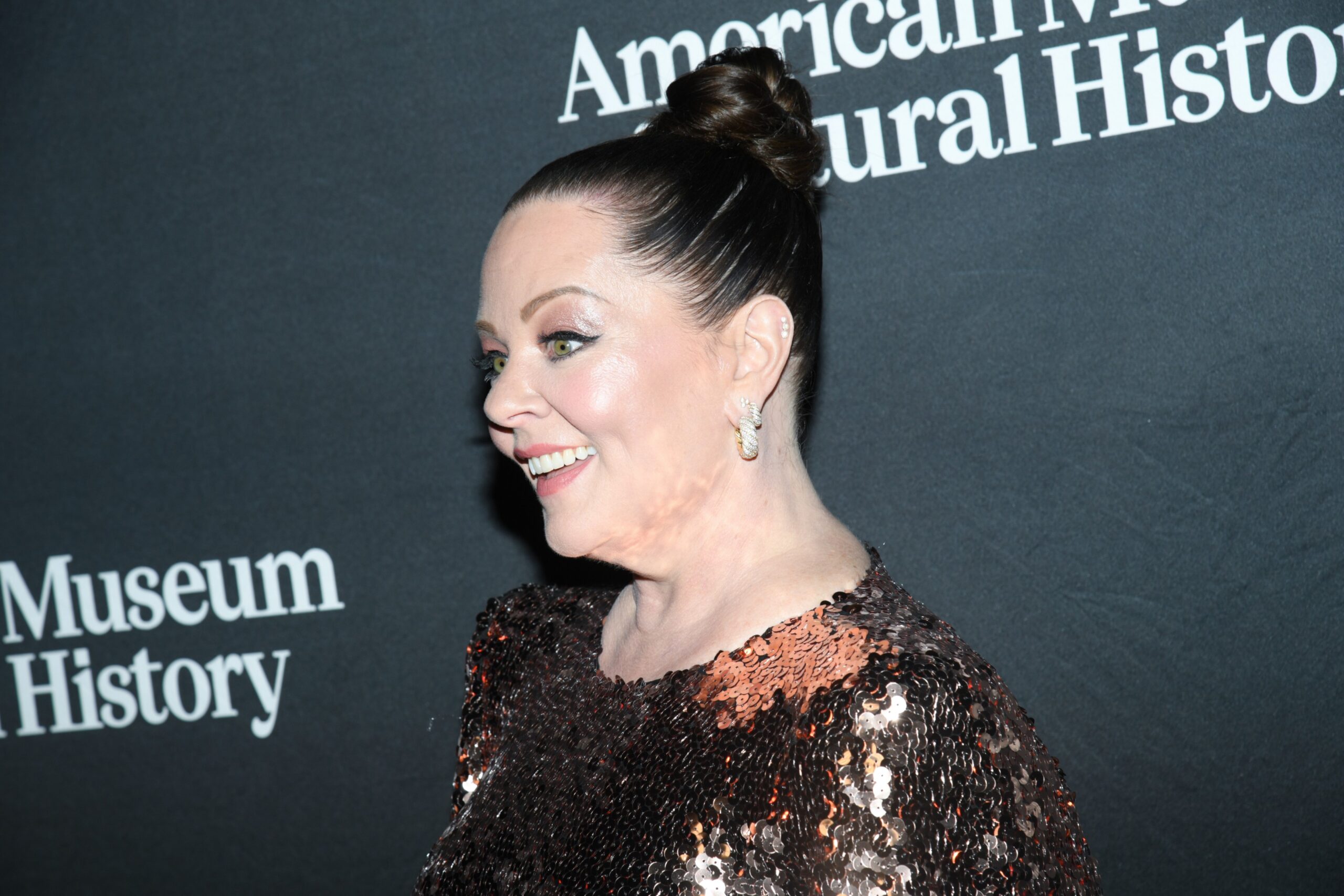 Melissa McCarthy iznenadila novim izgledom na SNL-u Hello magazin Croatia Hrvatska