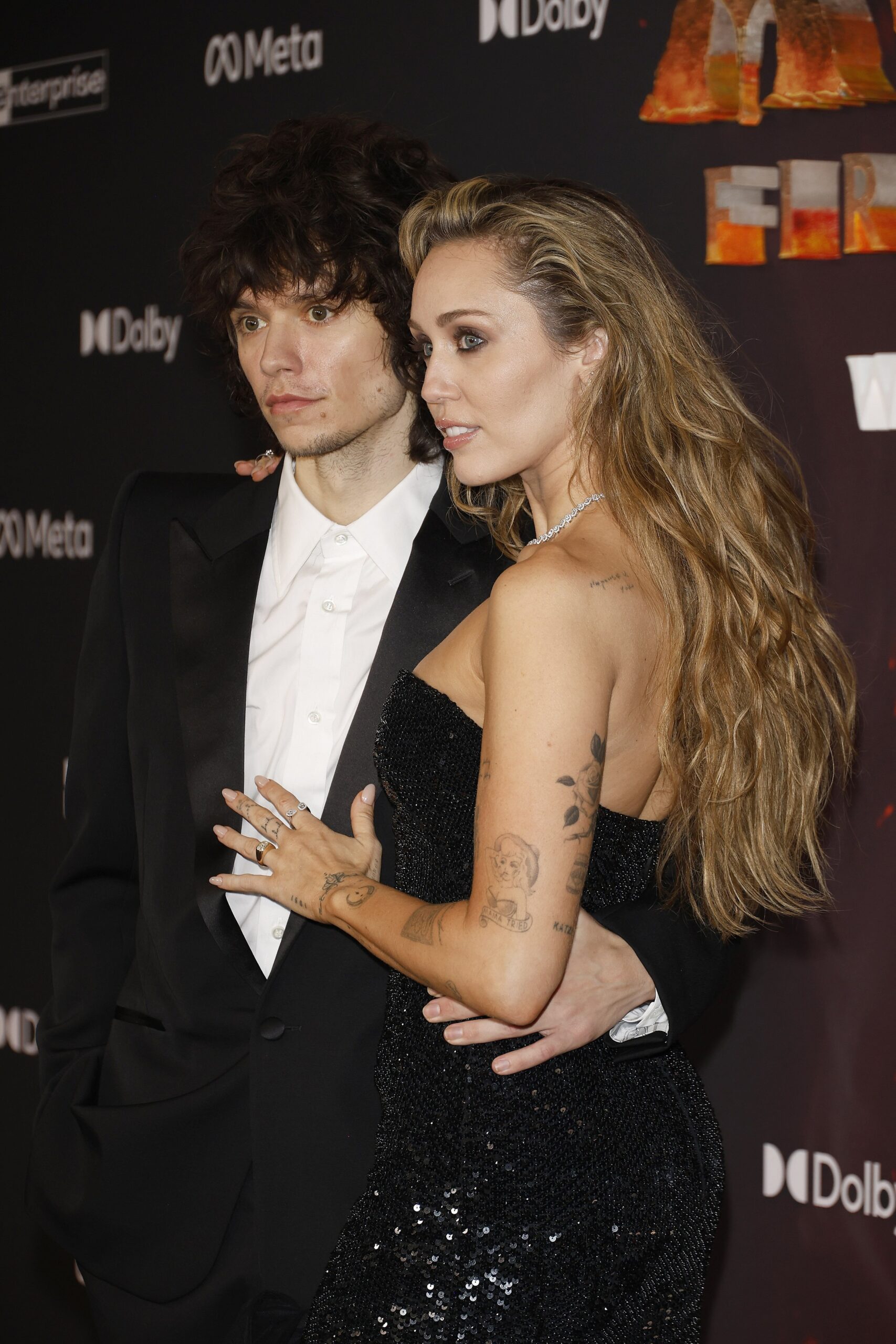 Miley Cyrus službeno zaručena Hello Magazin Croatia Hrvatska