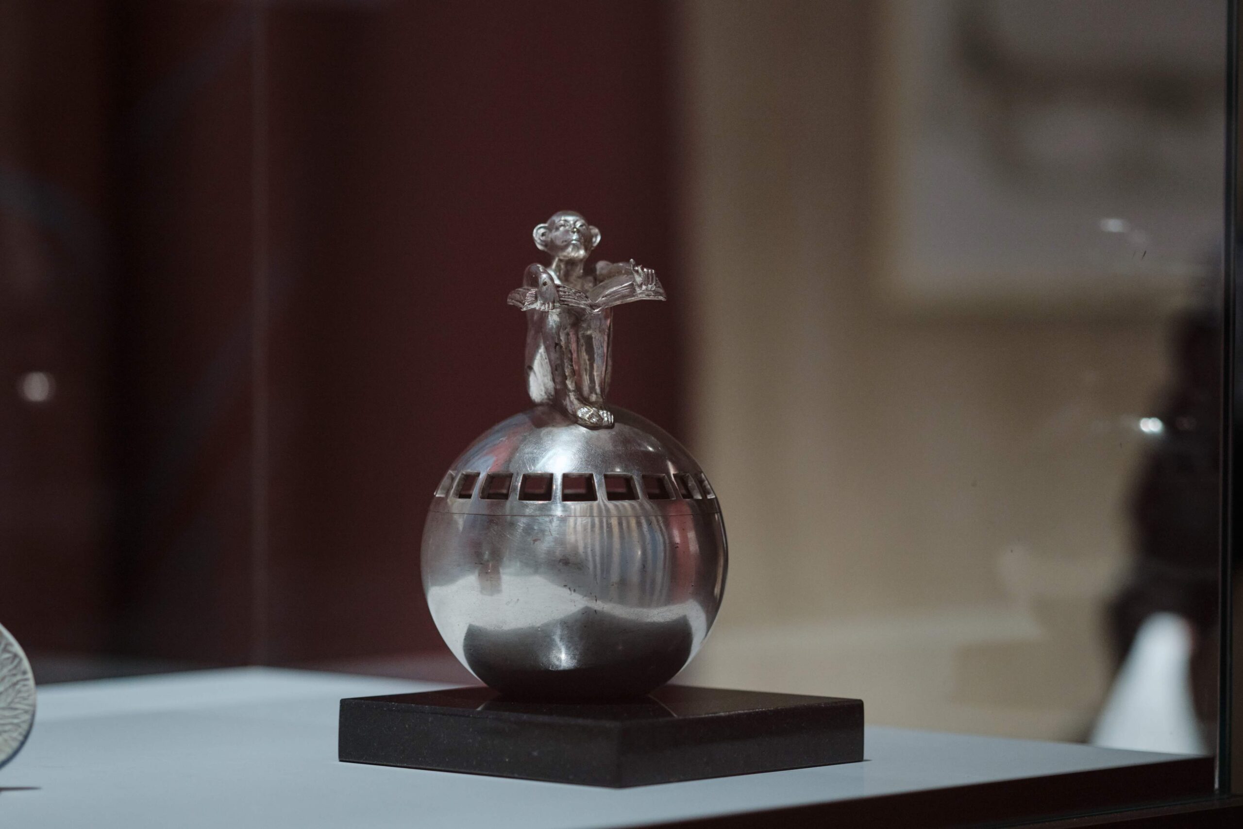 Otkrijte pionirku hrvatskog dizajna: Izložba Antonije Krasnik u NNMU do siječnja 2026.