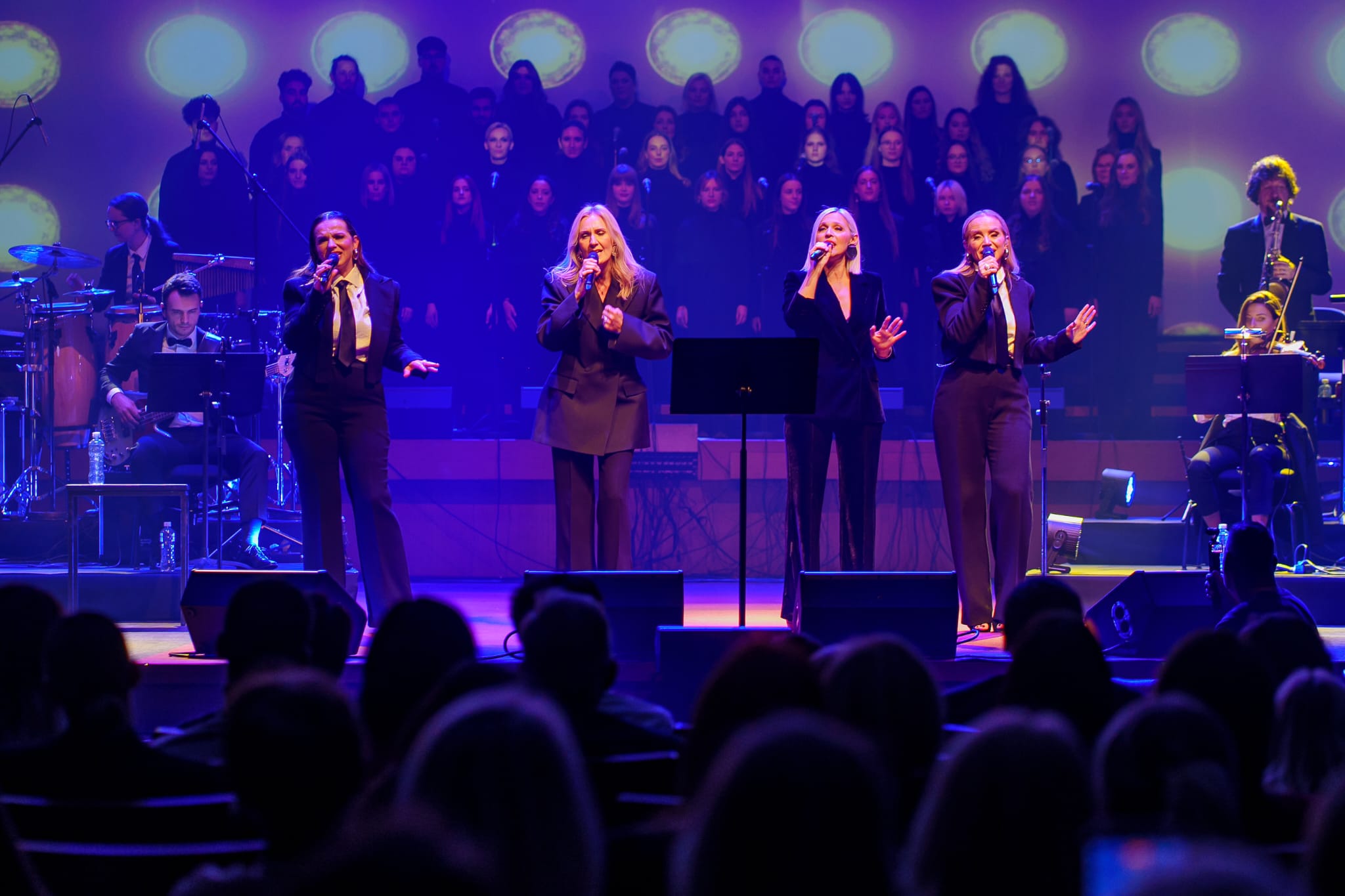 Husarice, Divas i Nina Badrić oduševili Lisinski: 30 godina vrhunske glazbe na božićnom koncertu