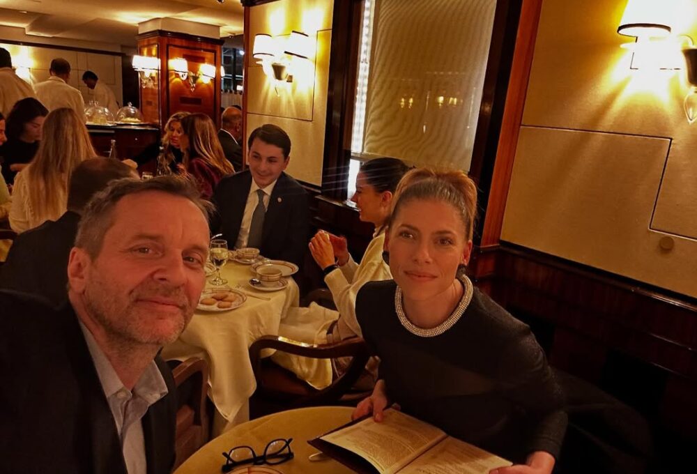 Romantični bijeg glumice i glazbenika oduševio pratitelje Hello Magzain Croatia Hrvatska