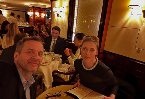 Romantični bijeg glumice i glazbenika oduševio pratitelje Hello Magzain Croatia Hrvatska