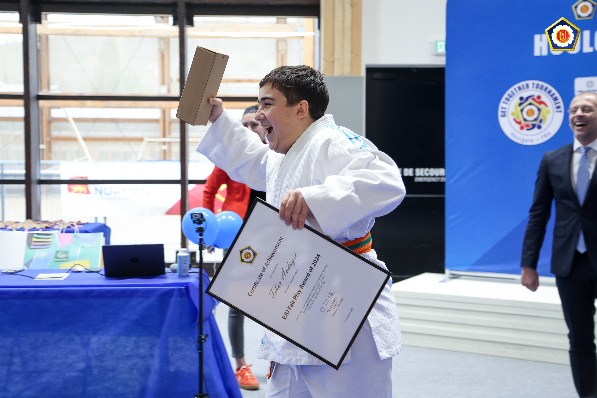 SAMOBORSKI SPORTAŠ TIBOR AVDAGIĆ, PETNAESTOGODIŠNJI DJEČAK IZ
SPEKTRA AUTIZMA, OSVOJIO FAIR PLAY NAGRADU EUROPSKE JUDO UNIJE