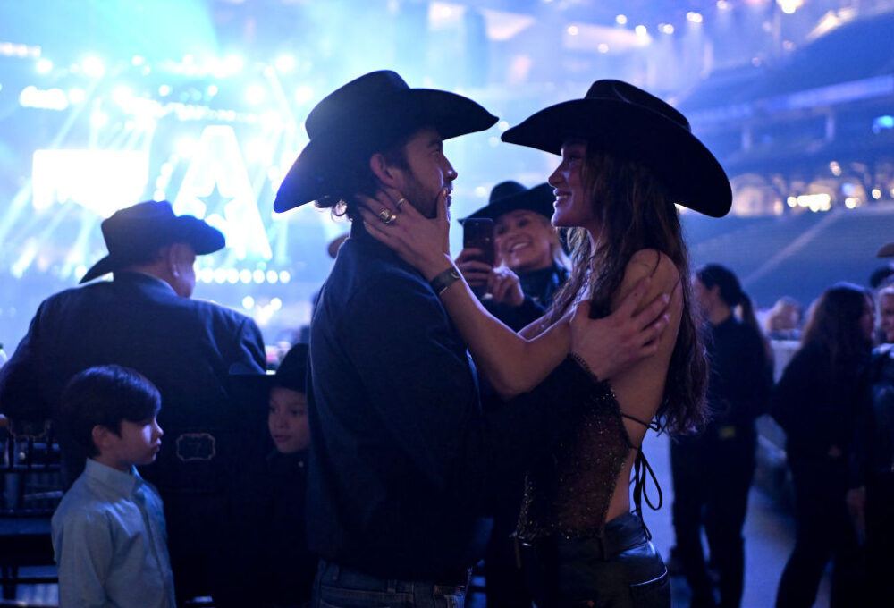 Bella Hadid ponovno solo