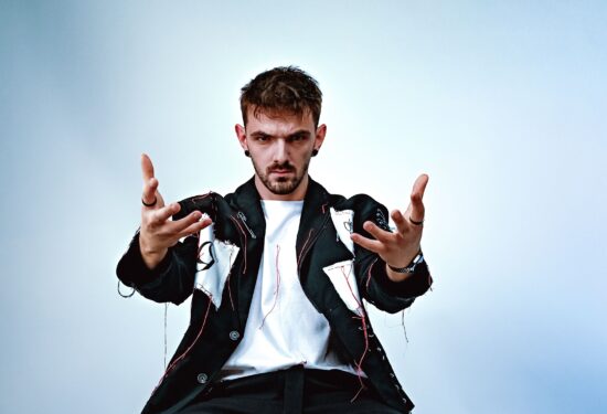 Gustavo Stitch za HELLO!