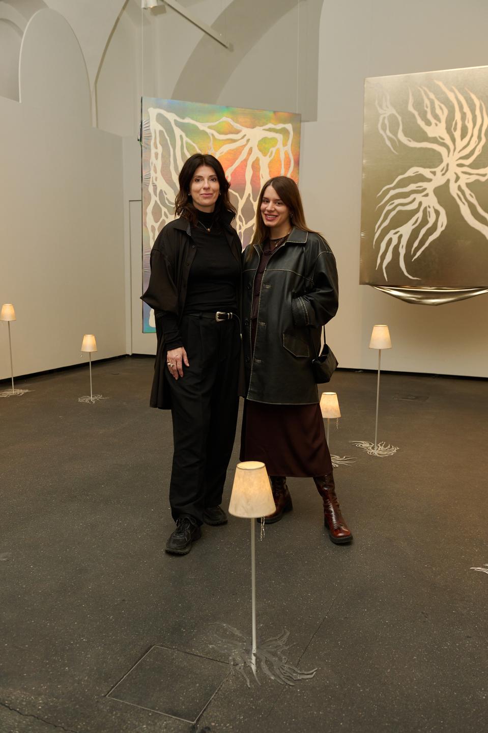 Nomad – Hrvatski ured za suvremenu umjetnost otvorio izložbu u MuseumsQuartieru Wien Izložba „The roots of small fires“ Milice Živković u Freiraumu MQ ostaje otvorena do 31. svibnja