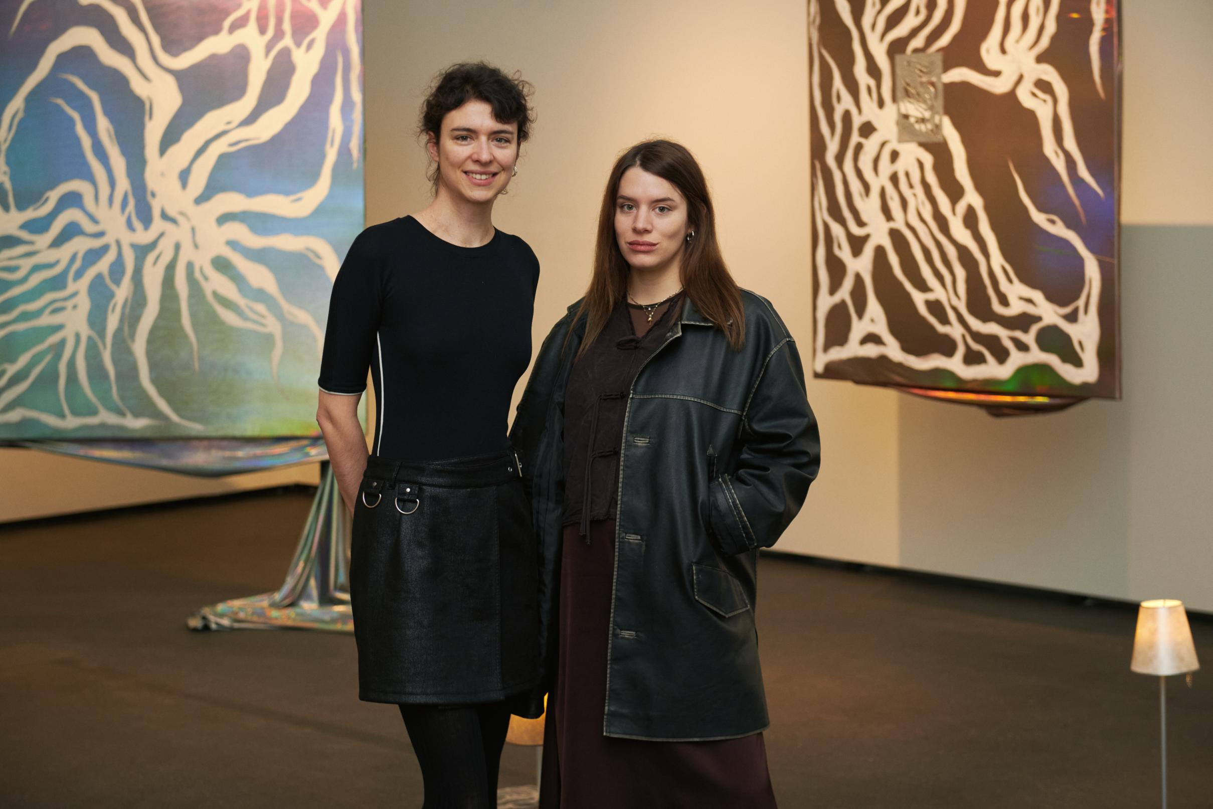 Nomad – Hrvatski ured za suvremenu umjetnost otvorio izložbu u MuseumsQuartieru Wien Izložba „The roots of small fires“ Milice Živković u Freiraumu MQ ostaje otvorena do 31. svibnja