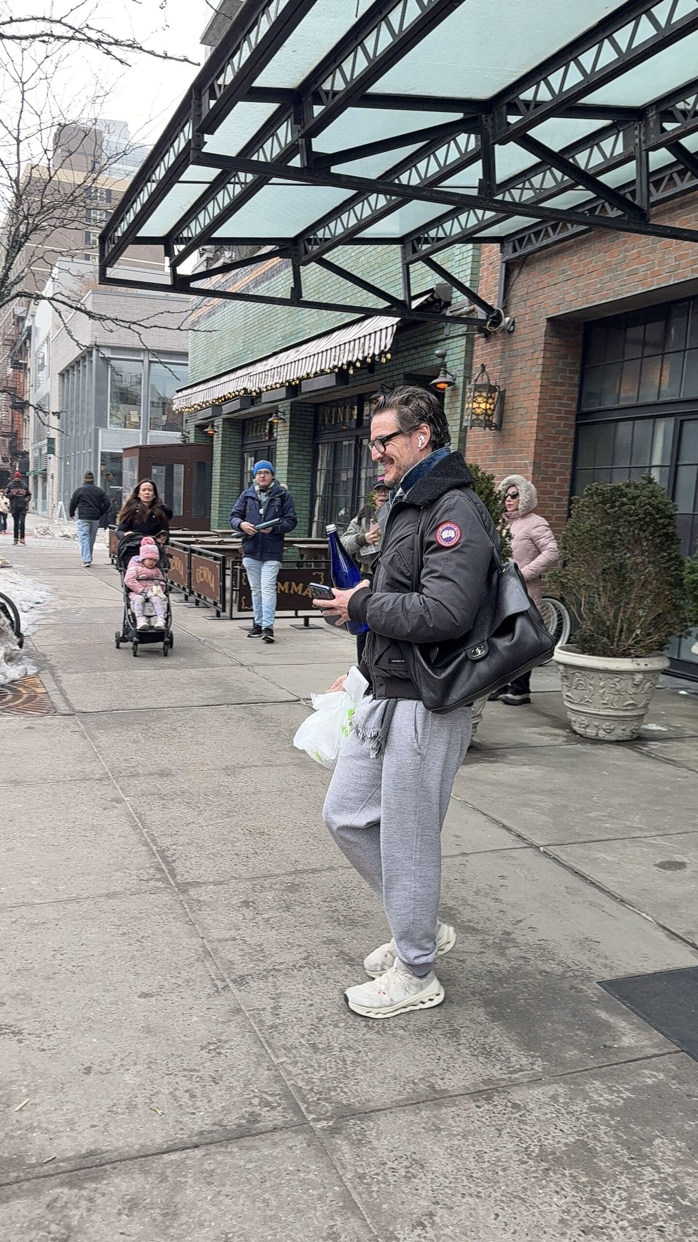 Pedro Pascal CHANEL torba