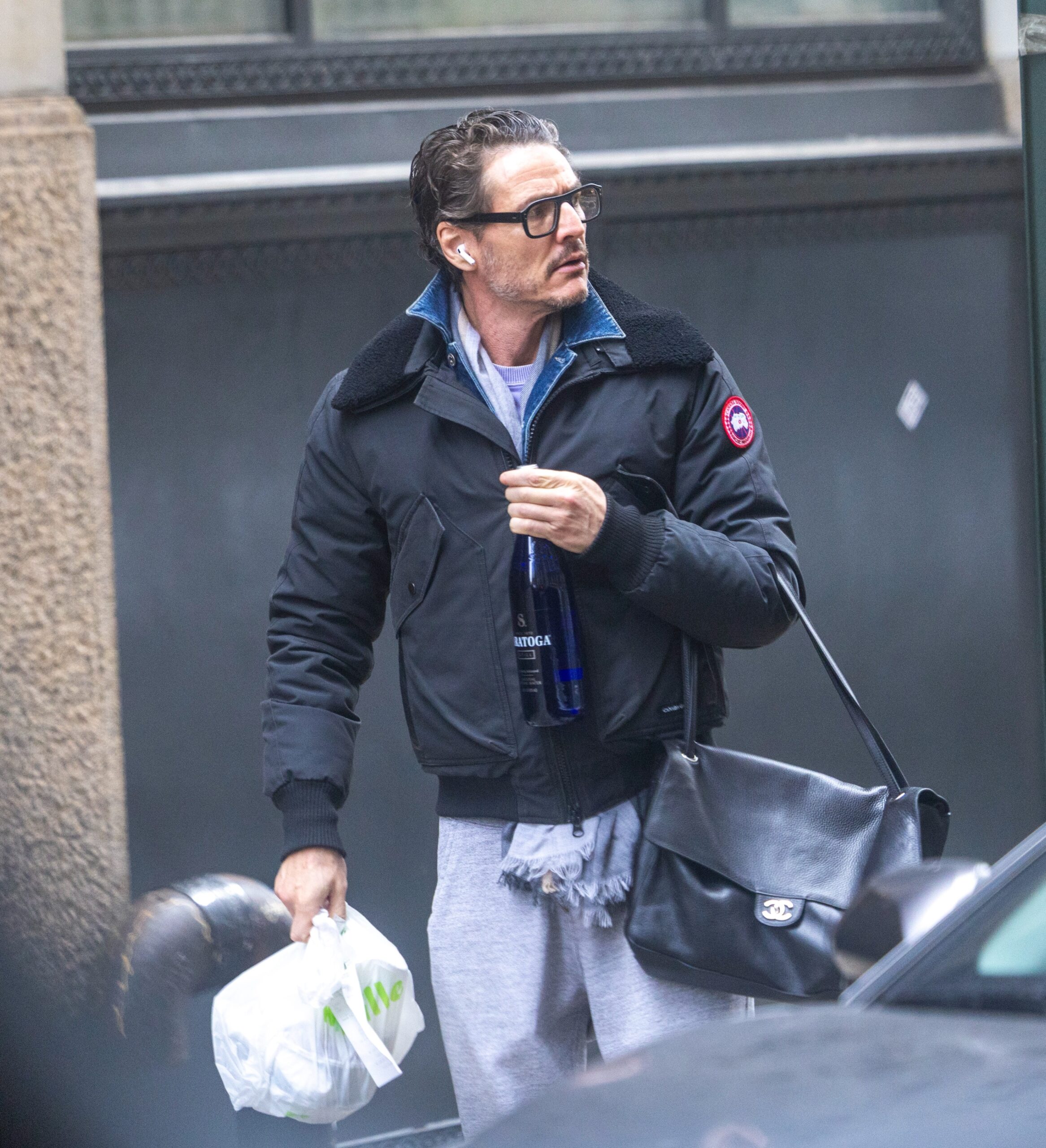 Pedro Pascal CHANEL torba