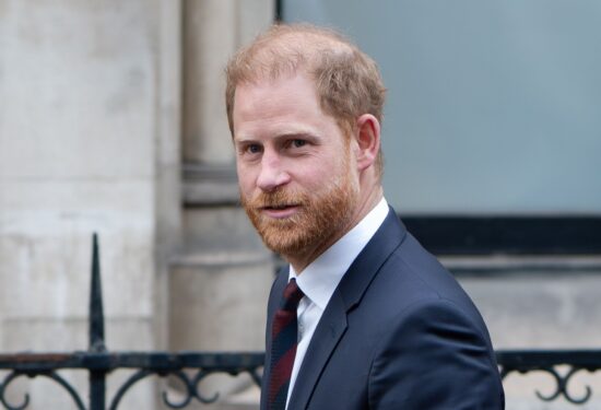 Princ Harry u suzama 'Nitko od vas ne bi trebao biti ovdje'