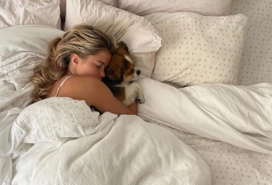 Spavanje u krevetu uz kućne ljubimce: da ili ipak ne?