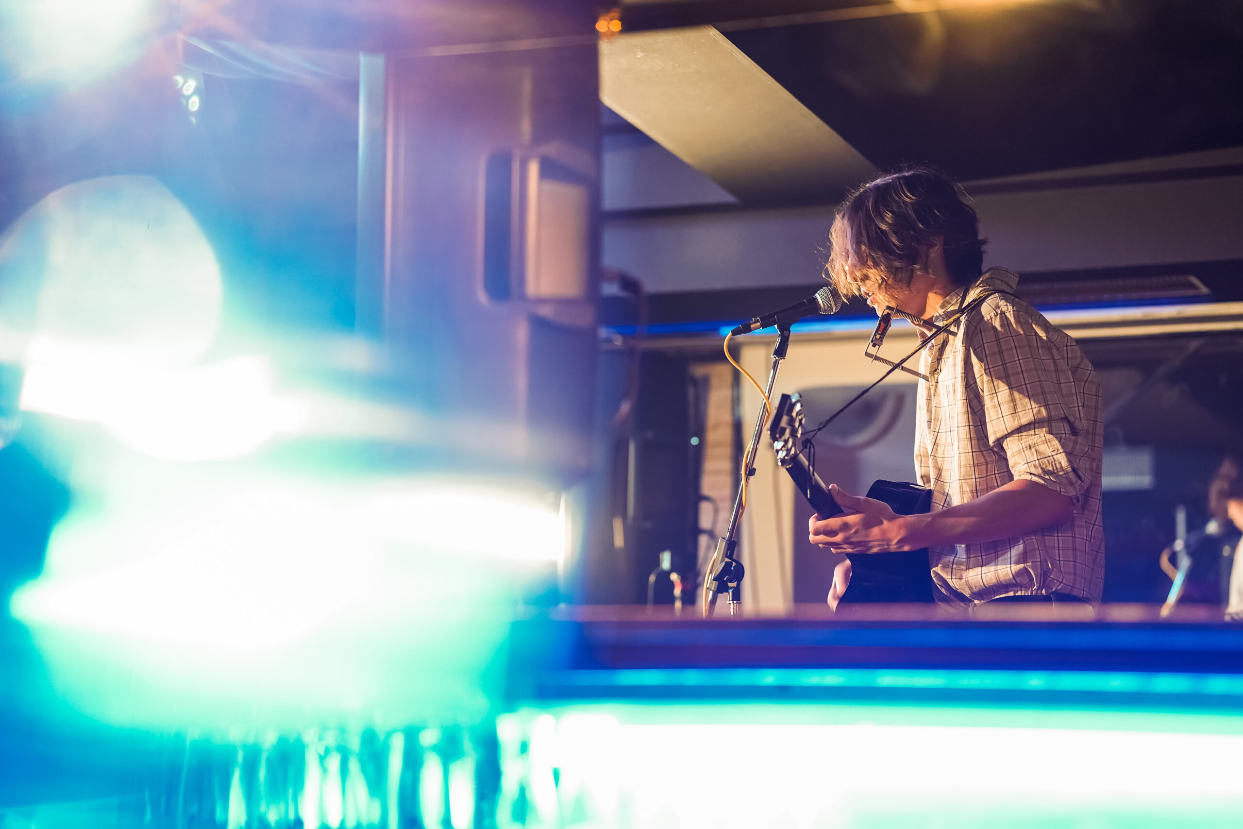 NOVI SINGL I NOVI ZVUK Grgur Visinski objavio singl  Jedan po jedan u koloni vikali su glasno 