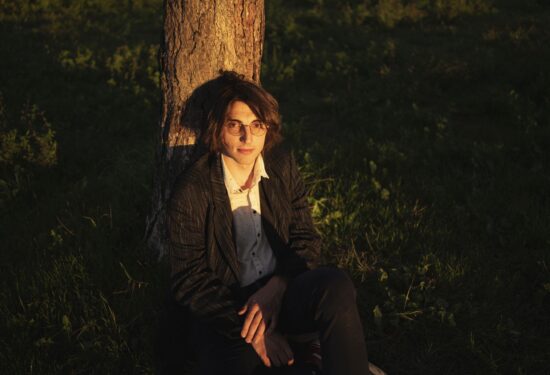 NOVI SINGL I NOVI ZVUK Grgur Visinski objavio singl Jedan po jedan u koloni vikali su glasno