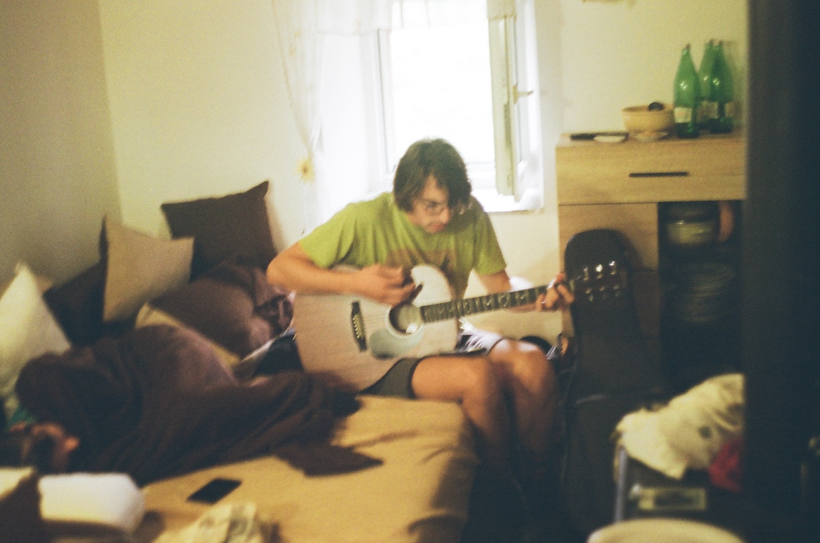 NOVI SINGL I NOVI ZVUK Grgur Visinski objavio singl  Jedan po jedan u koloni vikali su glasno 