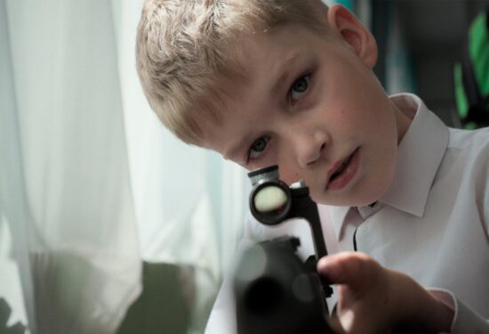 ZagrebDox, dokumentarni film, filmski festival, međunarodna scena, Oscar, BAFTA, Gospodin Nitko protiv Putina, David Borenstein, Pavel Talankin, Veliki pečat, Zagreb, filmske projekcije, dokumentarci, filmska industrija, ZagrebDox Pro, Slow Pitch, masterclass, Christian Frei, Nenad Puhovski, Foto Dox, Audio Dox, filmski autori, retrospektiva, žiri, filmske nagrade, kulturna događanja