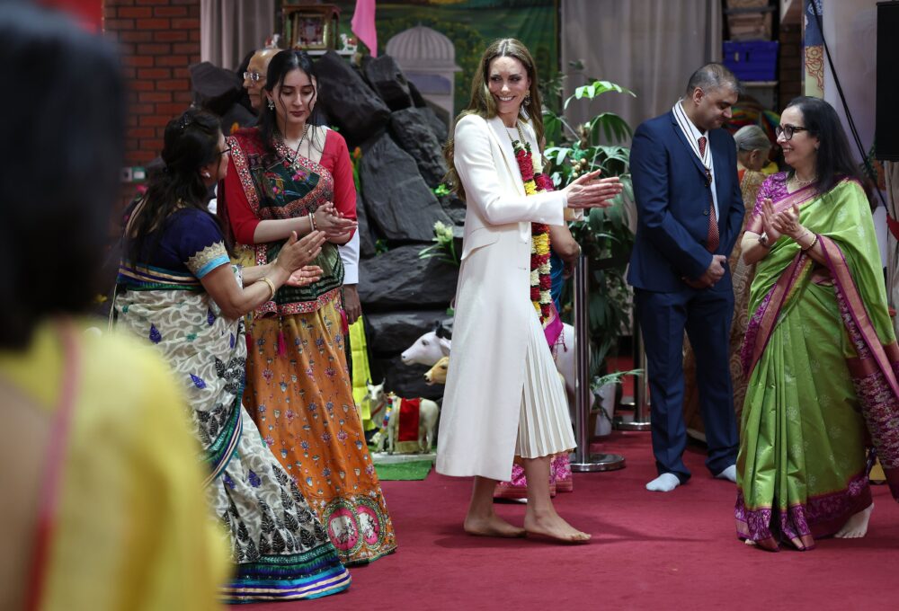 Kate Middleton zaplesala bosa