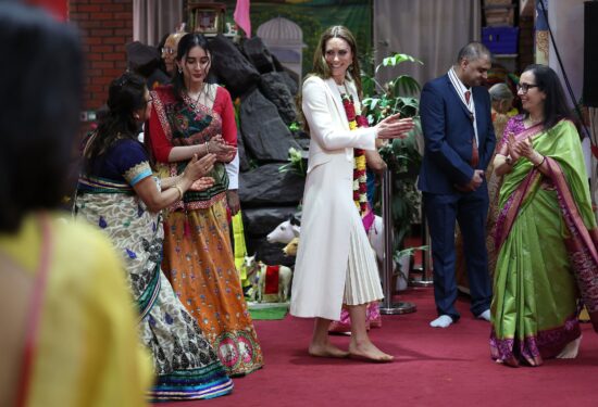 Kate Middleton zaplesala bosa