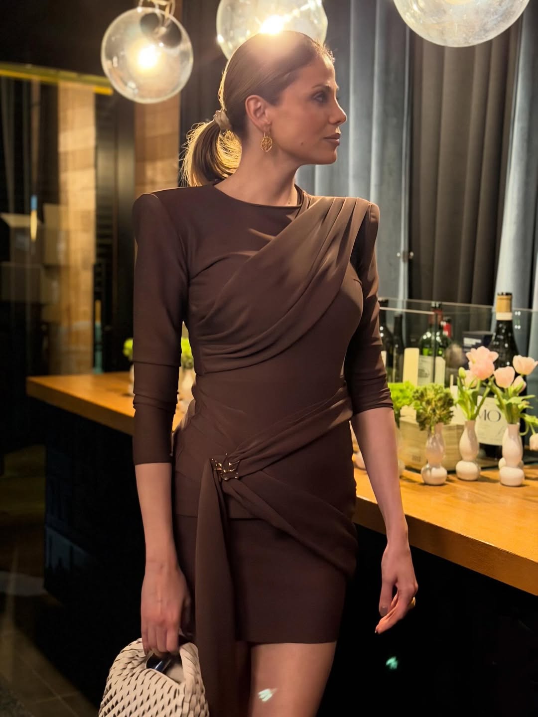 Kratka smeđa haljina domaćeg brenda na Lejli Filipović izgleda spektakularno hello magazin croatia hrvatska