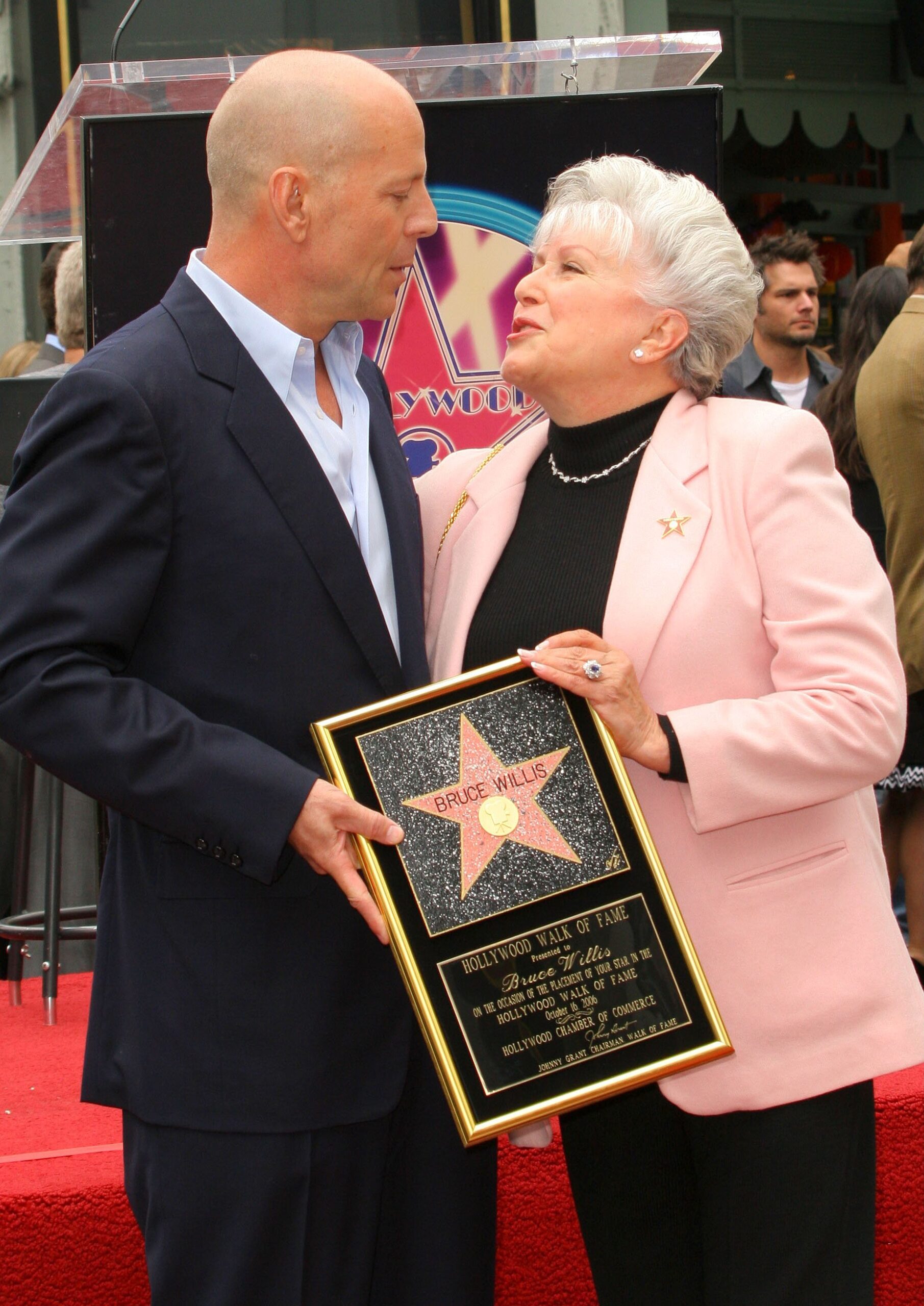 Majka Brucea Willisa već 22 godine volontira u policiji