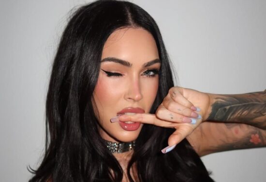 Megan Fox u čipki i halterima hello magazin croatia hrvatska (1)