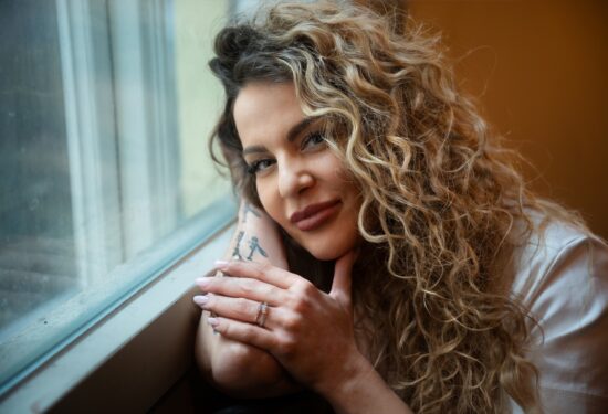 Nakon 19 godina tišine, Paola V objavljuje snažan singl koji otvara novo poglavlje