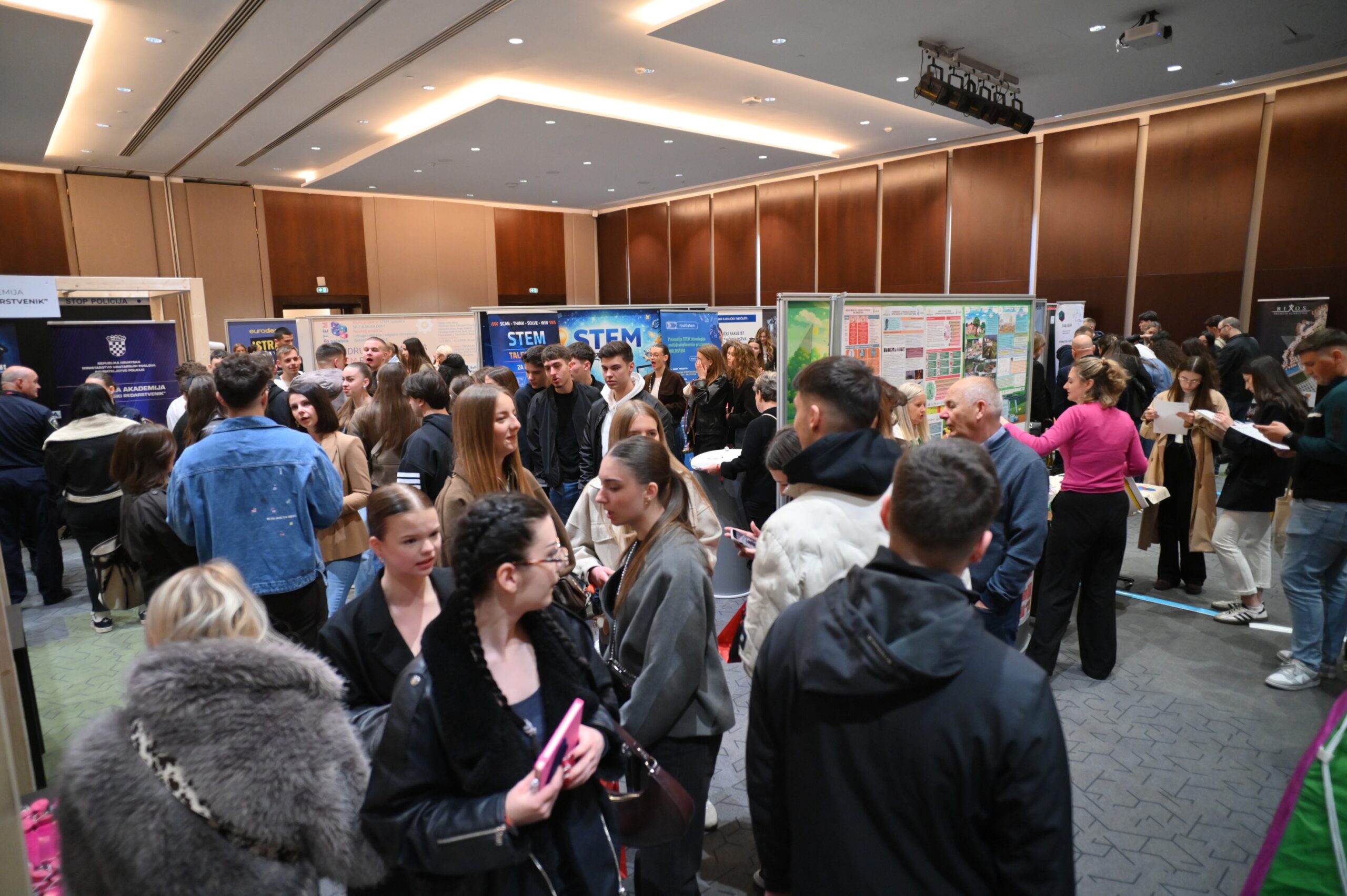 OTVOREN JUBILARNI DUBROVNIK EXPO 2026 VIŠE OD 4.000 MLADIH U DUBROVNIKU TRAŽI SMJER ZA BUDUĆNOST