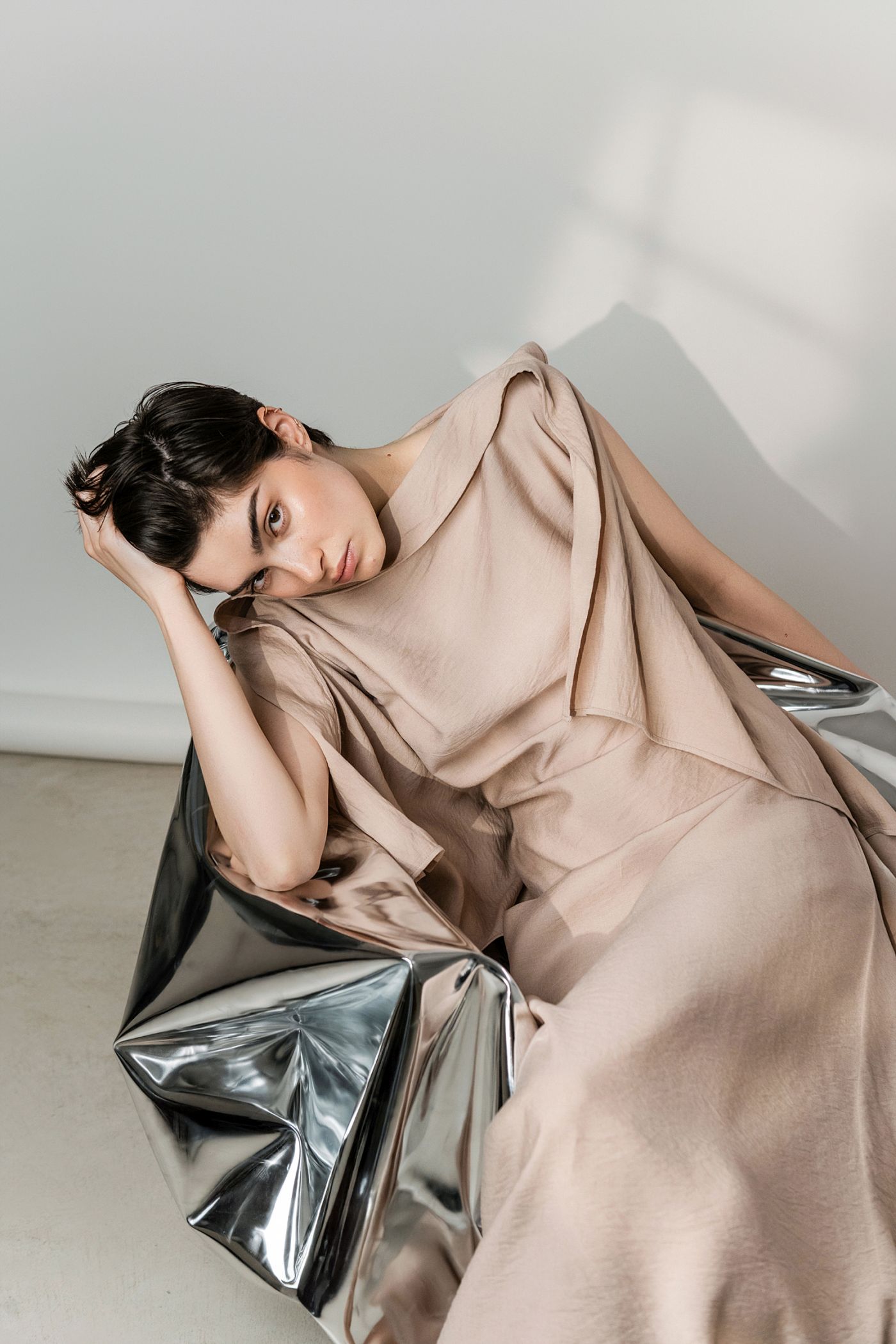 Elegancija koja diše: nova kolekcija A’Marie za suvremenu ženstvenost