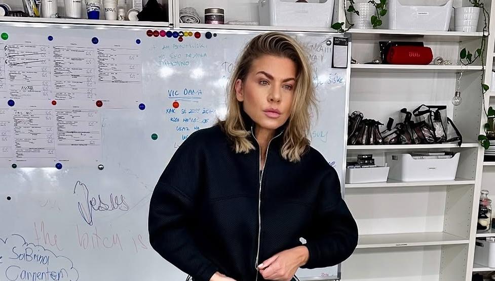 Ana je kćer Lanu dobila sa suprugom Danijelom Tahirijem, za kojeg se udala 2010. godine.