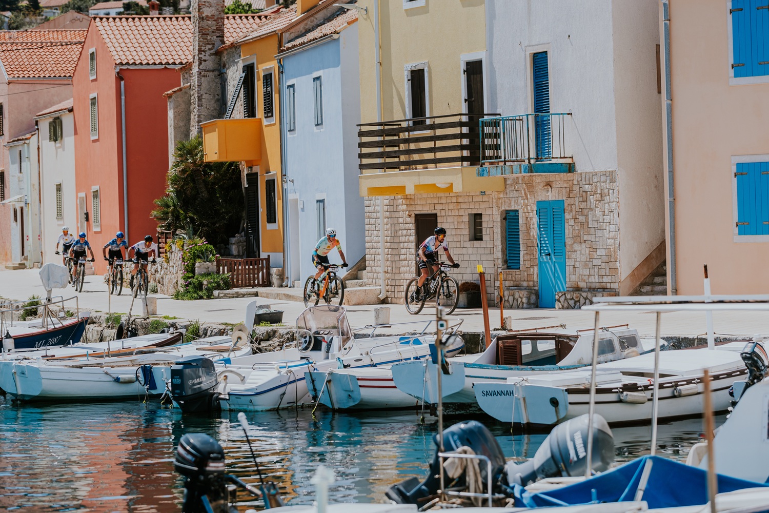 BICIKLISTIČKA AVANTURA KOJA SPAJA SPORT I LJEPOTE HRVATSKE OBALE VRAĆA SE NA KVARNER 4Islands Epic i ove godine vodi sudionike kroz četiri otoka i najatraktivnije krajolike sjevernog Jadrana