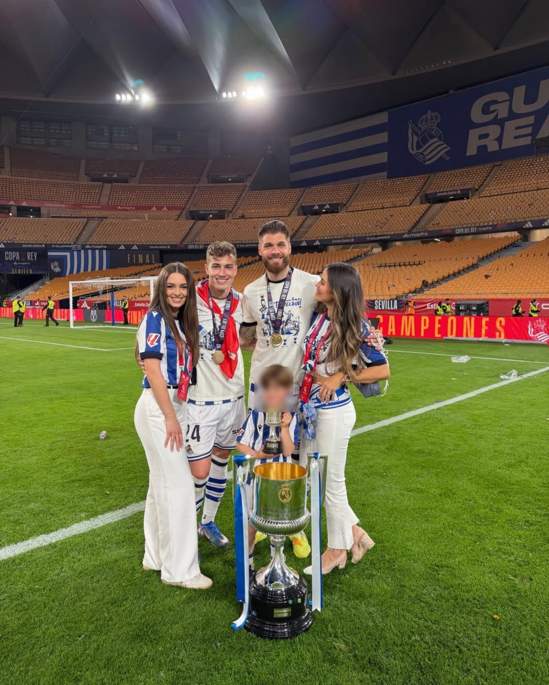 Ćaleta-Car u zagrljaju supruge, Sučić s djevojkom HELLO MAGAZIN CROATI A HRVATSKA