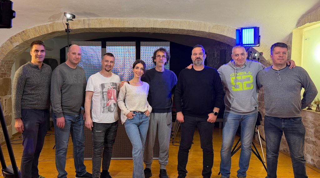 GRUPA VIVA POGAĐA U SRIDU EMOCIJOM I NAJLJEPŠOM PORUKOM LJUBAVI U NOVOJ PJESMI “VRIDILO SE MOLIT”