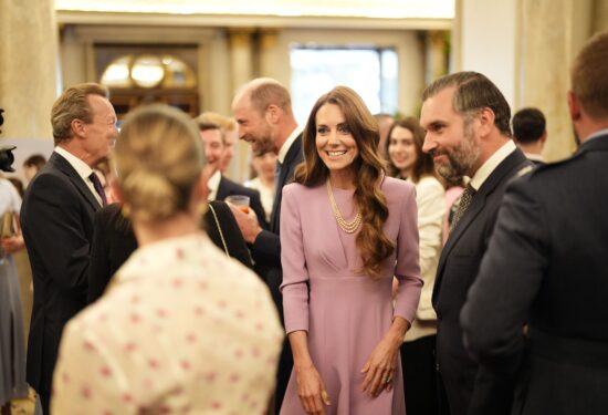 Kate Middleton oduševila Detalj u stajlingu otkrio dirljivu počast kraljici Elizabeti II. HELLO MAGAZIN CROATIA HRVATSKA