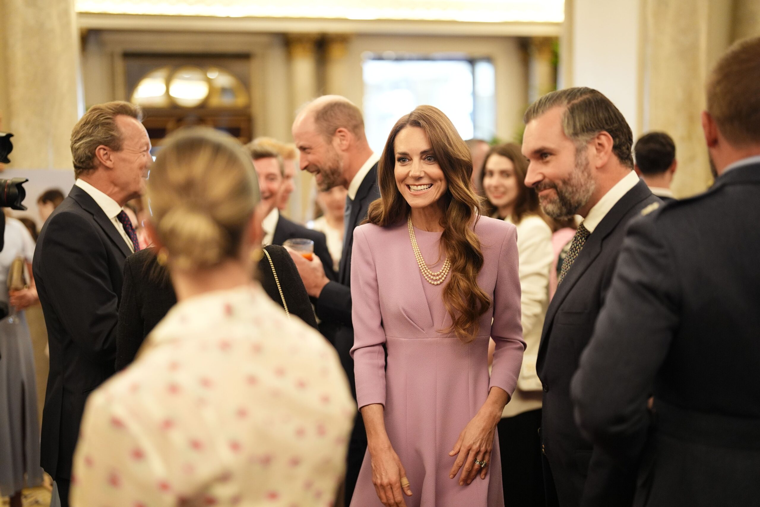 Kate Middleton oduševila Detalj u stajlingu otkrio dirljivu počast kraljici Elizabeti II. HELLO MAGAZIN CROATIA HRVATSKA