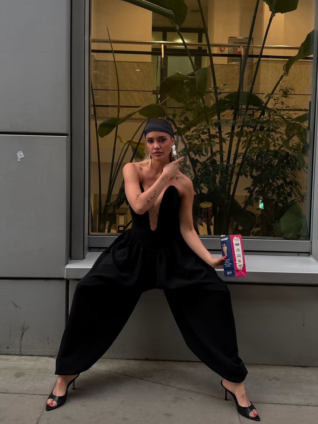 Meri Goldašić u upečatljivom crnom kombinezonu