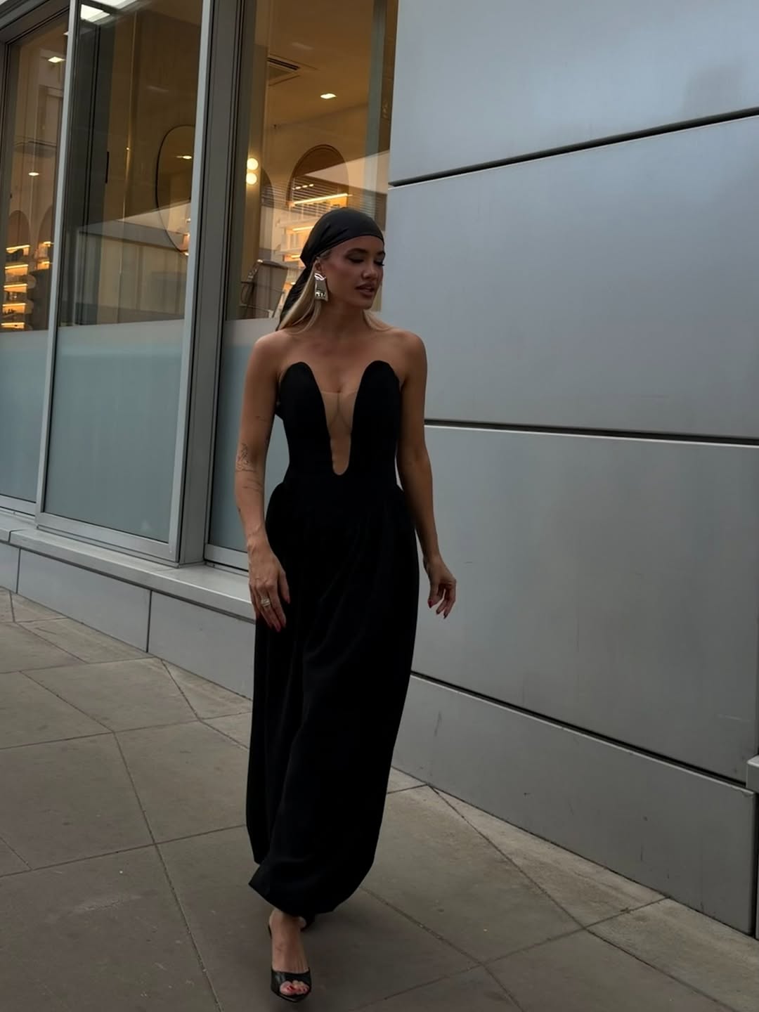 Meri Goldašić u upečatljivom crnom kombinezonu