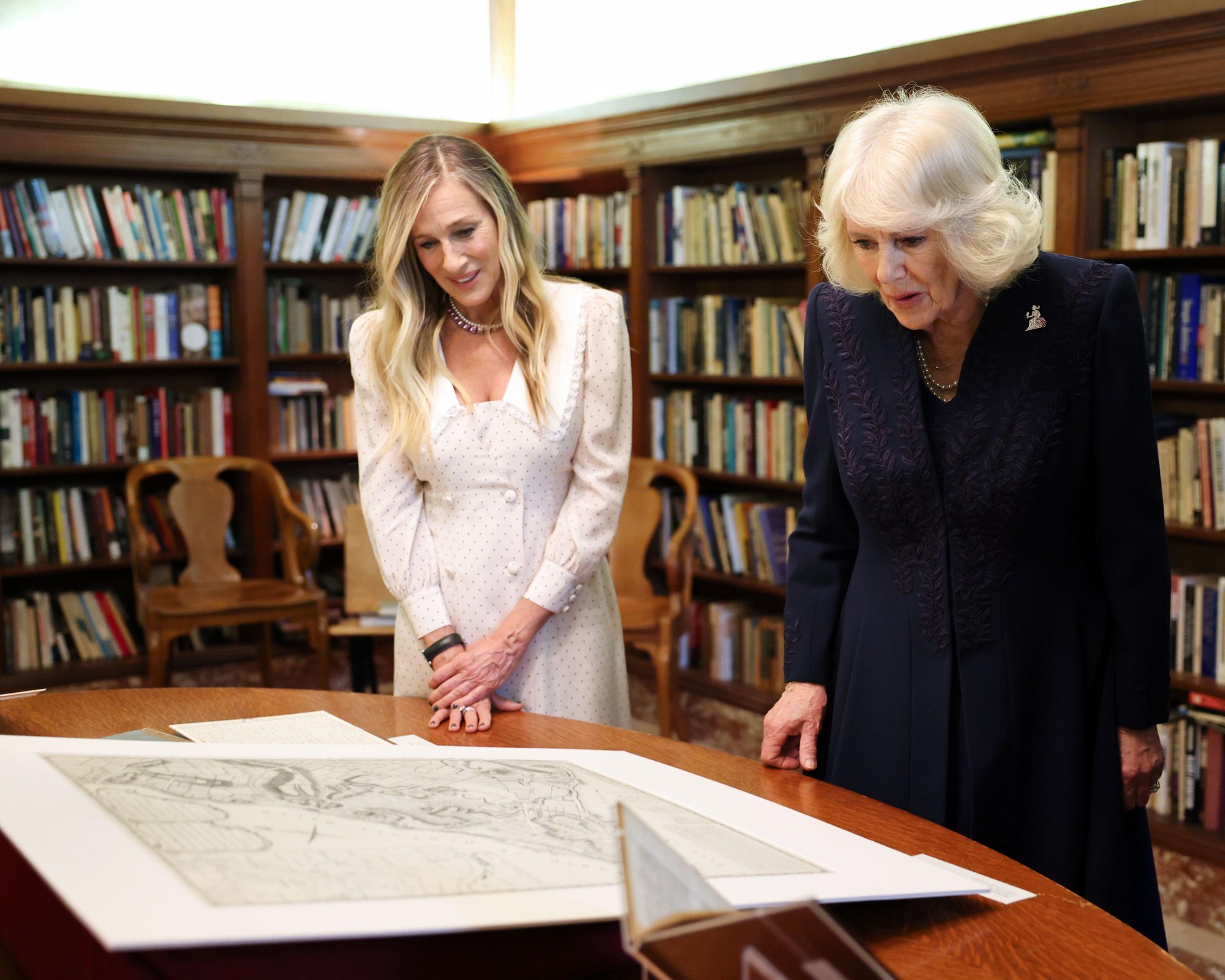 Sarah Jessica Parker u ružičastoj haljini koja priziva