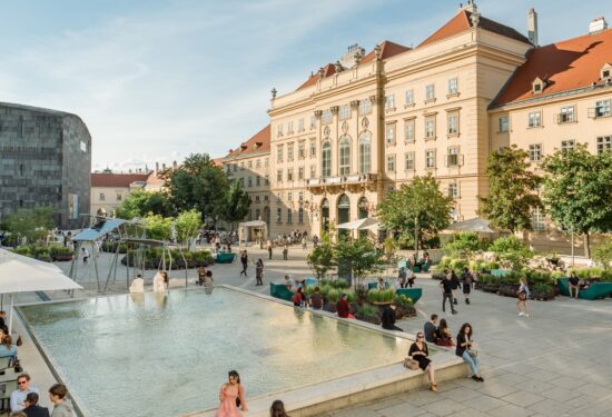 Beč dobiva jedinstvenu svjetlosnu instalaciju AWAKE: jedna noć koja pretvara MuseumsQuartier u prostor zajedničkog bdjenja i refleksije