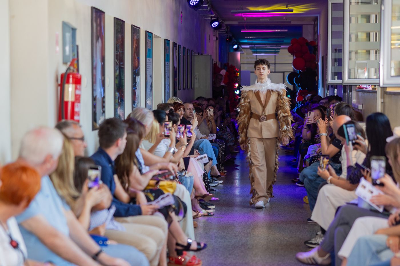 ŠMID Gala pretvorila školu u modni spektakl: 27 kreacija, Ljupka Gojić Mikić i inspiracija Met Gale koja je oduševila publiku