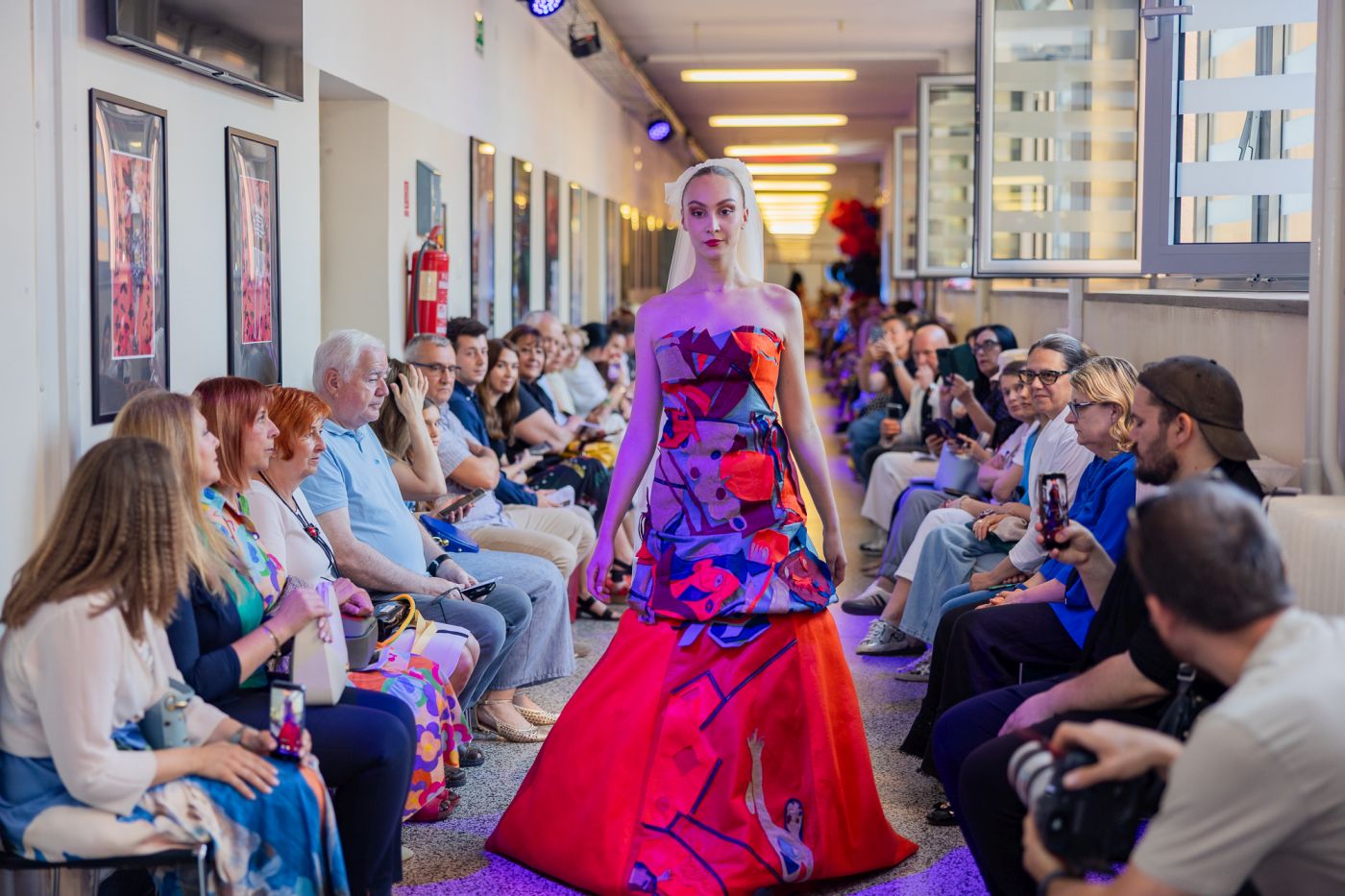 ŠMID Gala pretvorila školu u modni spektakl: 27 kreacija, Ljupka Gojić Mikić i inspiracija Met Gale koja je oduševila publiku