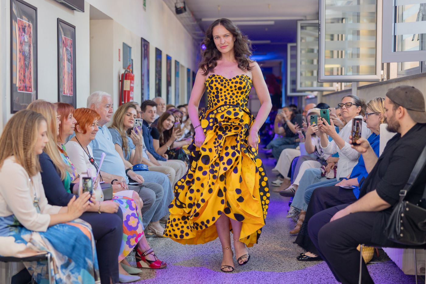 ŠMID Gala pretvorila školu u modni spektakl: 27 kreacija, Ljupka Gojić Mikić i inspiracija Met Gale koja je oduševila publiku