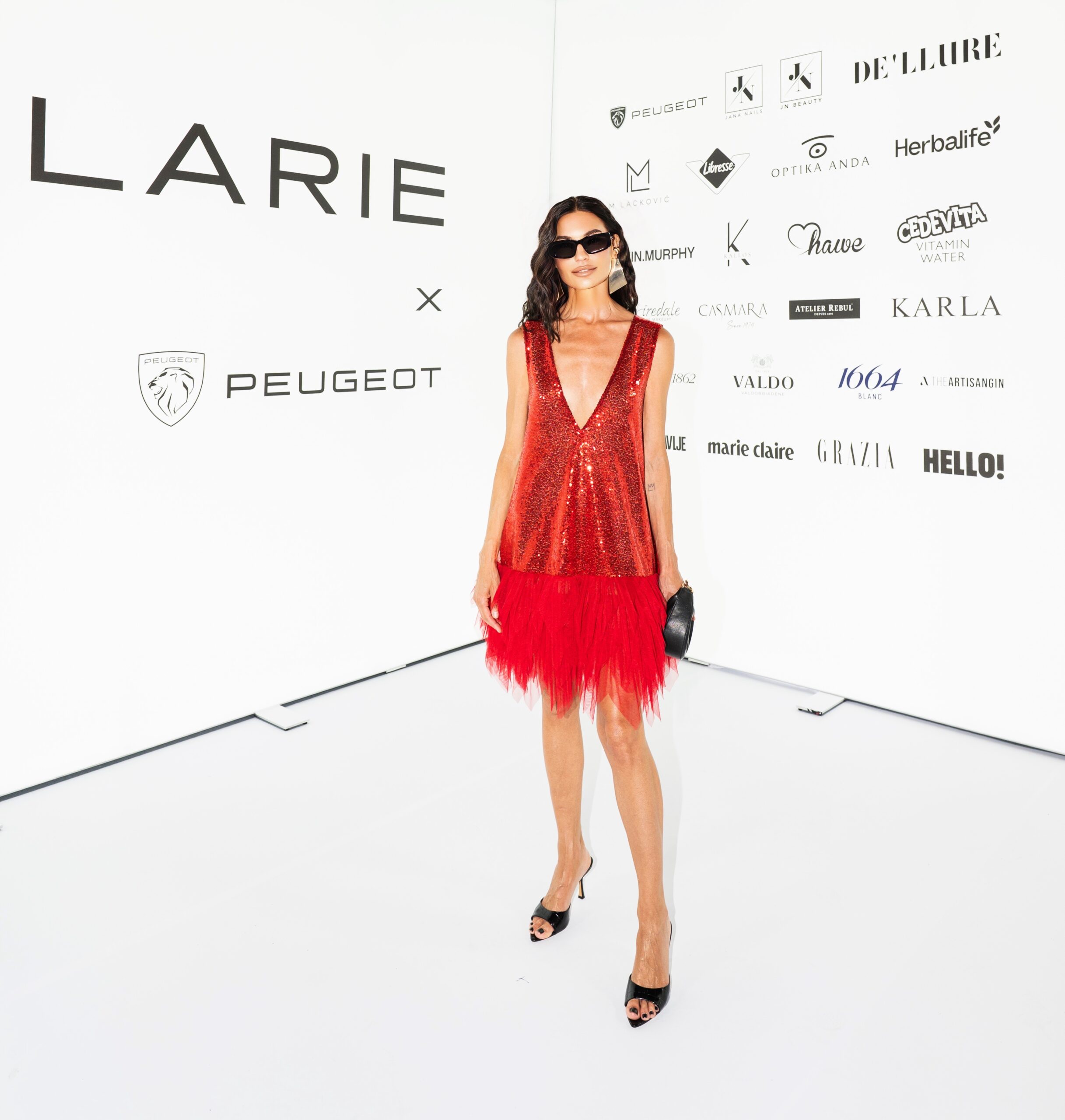 larie revija