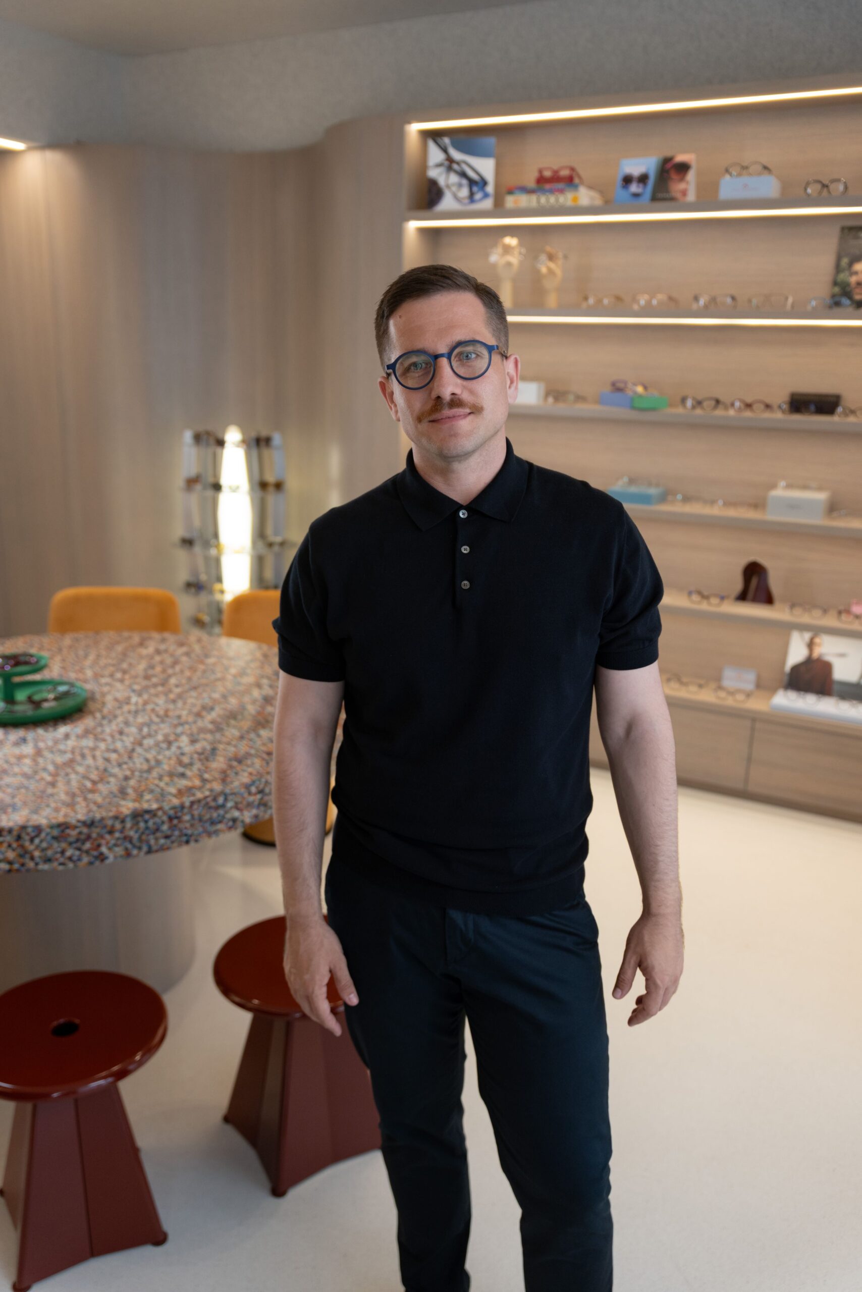 Opto Centar u Vlaškoj 64: Dizajnerski showroom u kojem kontrasti stvaraju sklad