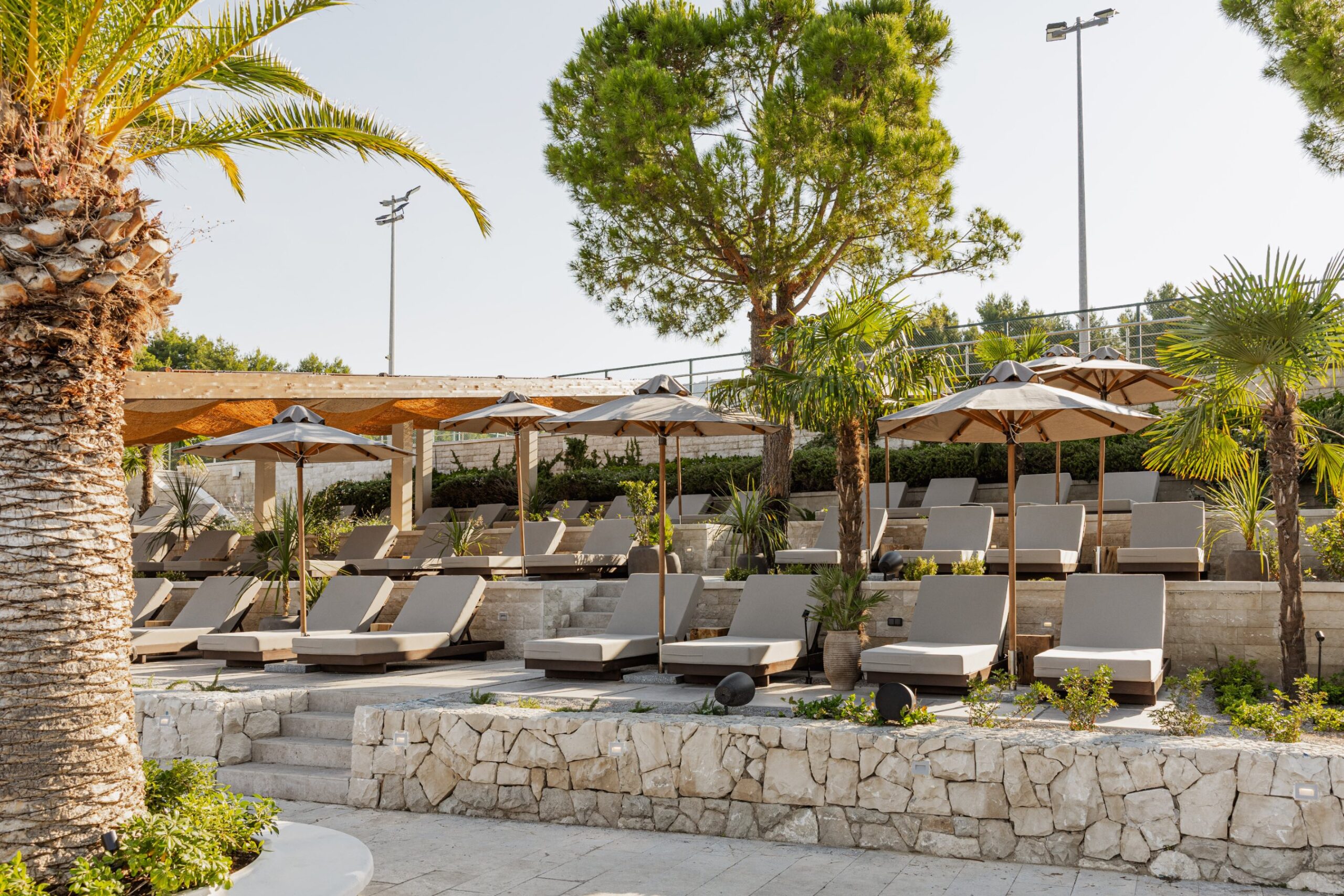 split priredba place to be zhega