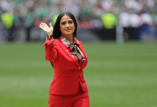 Salma Hayek u moćnom crvenom odijelu
