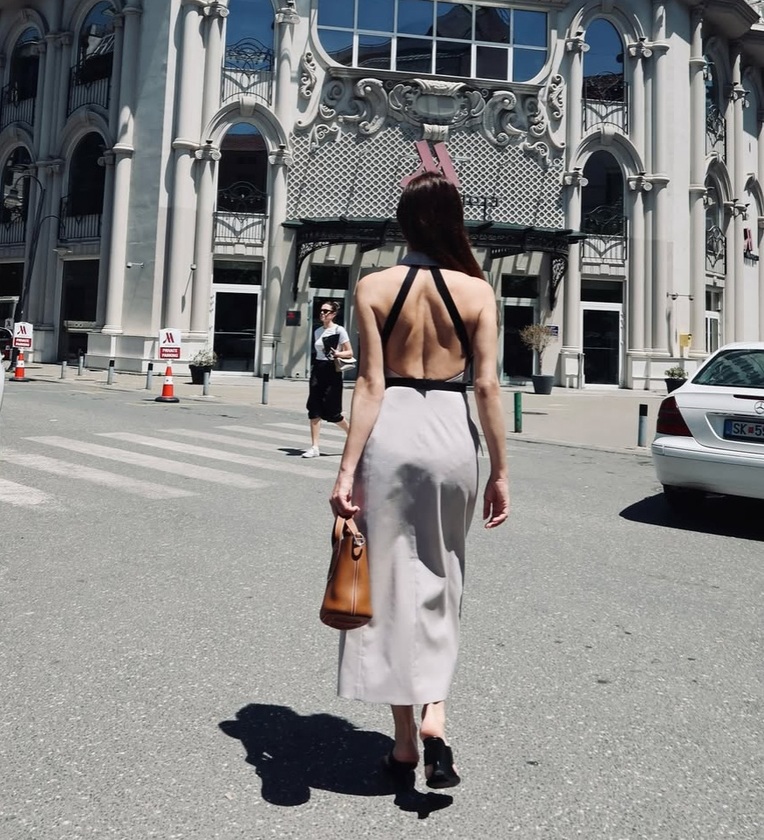Severina nosi haljinu koja izgleda elegantno sprijeda