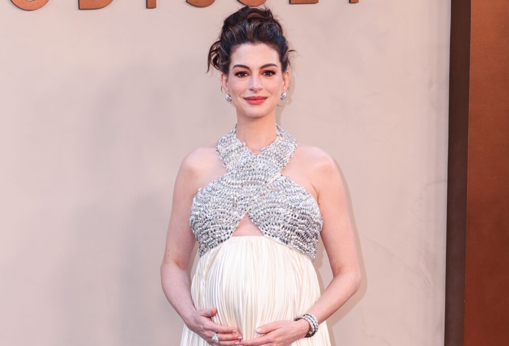 Anne Hathaway iskreno o trudnoći u 43. godini