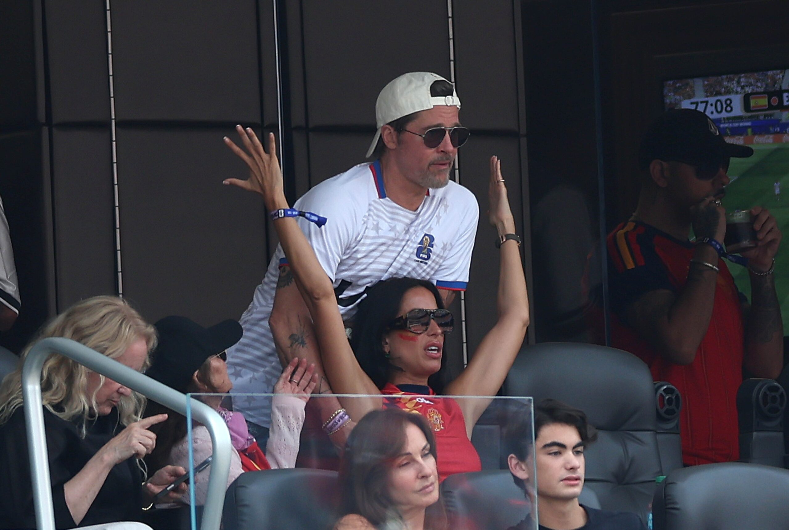 Brad Pitt i Ines de Ramon uživali na tekmi
