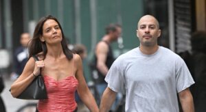 Katie Holmes više ne skriva novu ljubav: Sa slikarom Jasonom ponovno viđena držeći se za ruke